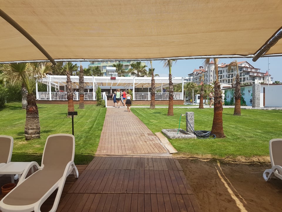 Strand Mary Hotel Side