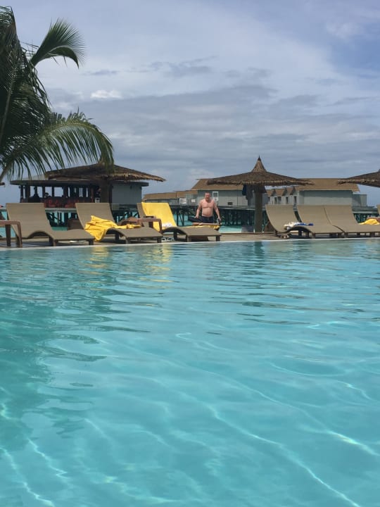 Pool Centara Ras Fushi Resort & Spa Maldives