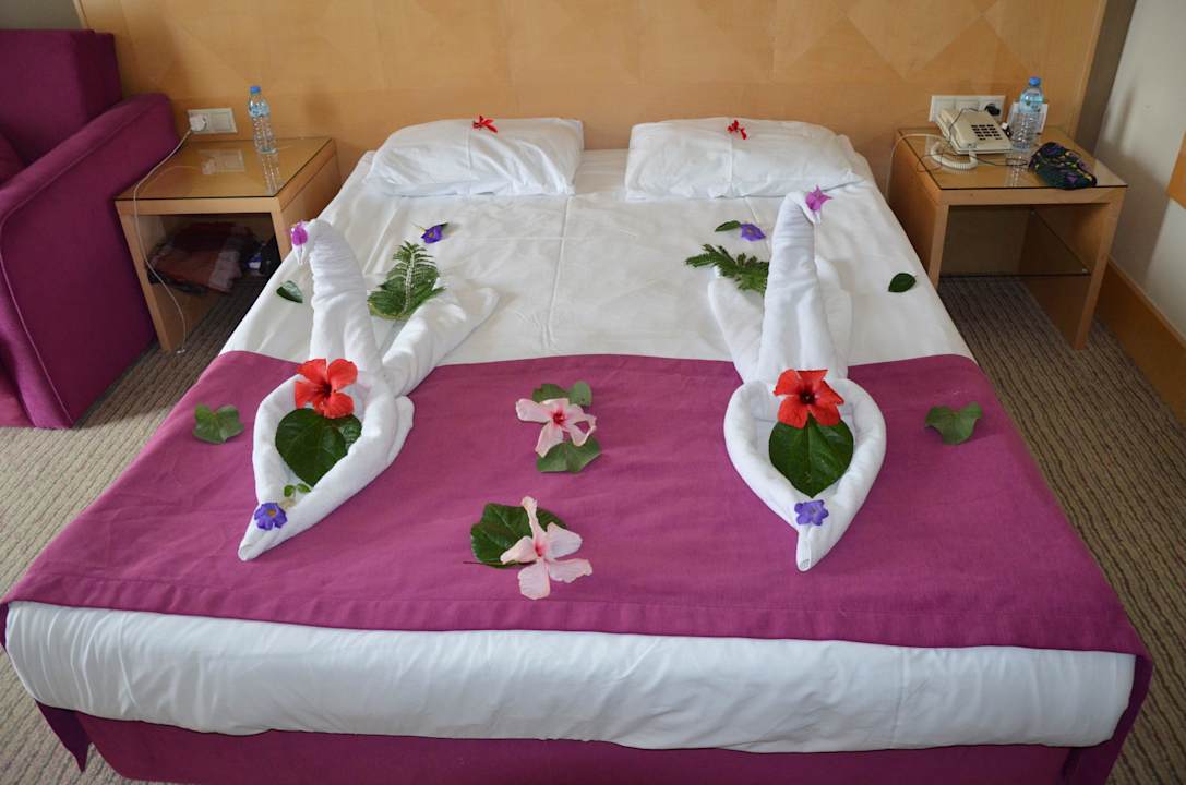 Das Zimmer wurde sehr schön beschmückt Sealife Buket Resort & Beach