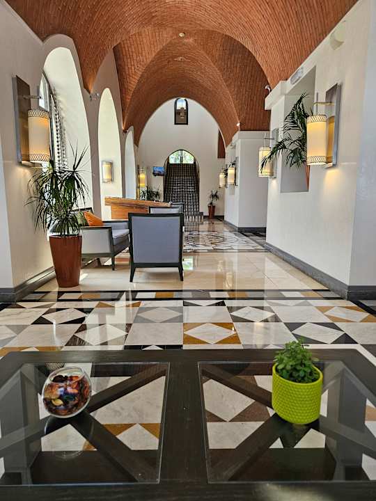 Lobby The Cove Rotana Resort