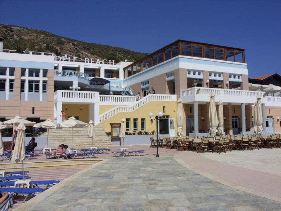 Blick vom Pool auf's Hotel Fodele Beach & Water Park Holiday Resort