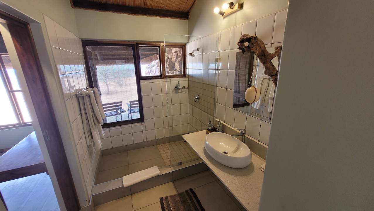 Zimmer Kalahari Bush Breaks Lodge