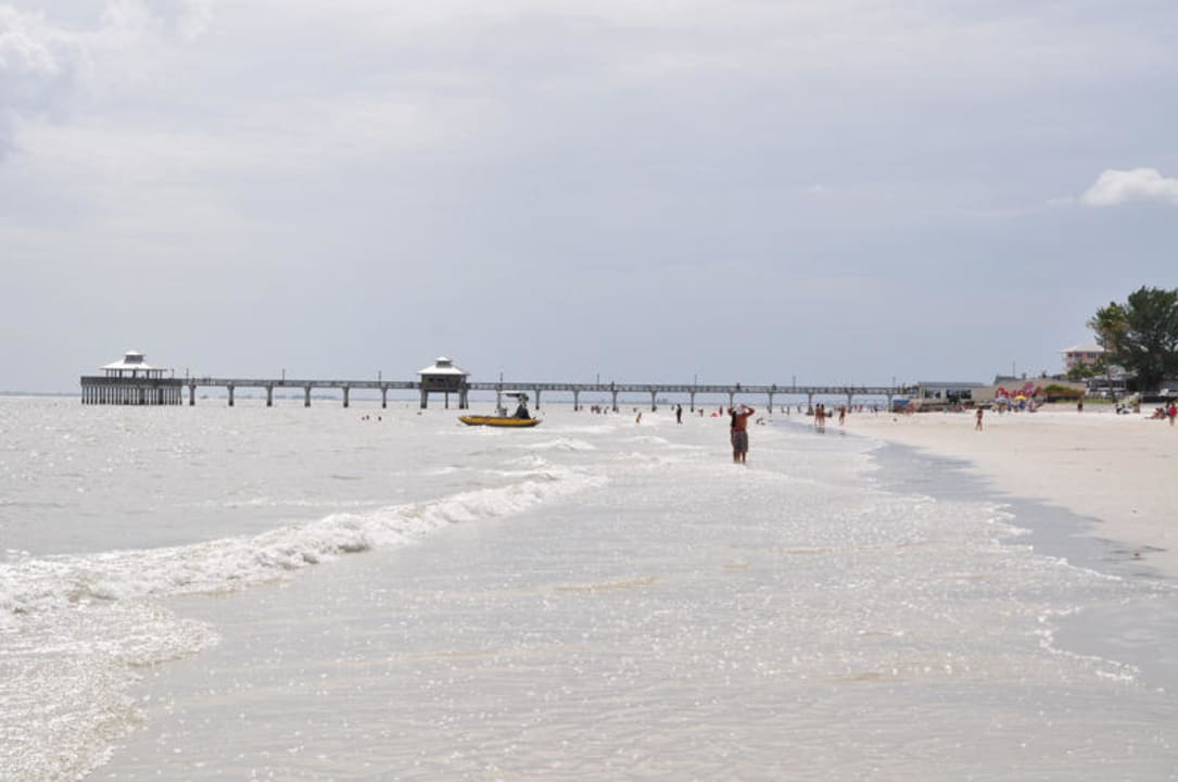 Direkt am Strand, Blick nach rechts The Neptune Resort