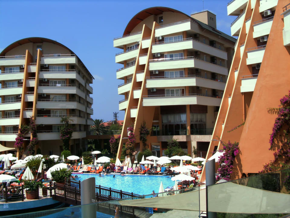 Der Ausblick von der Bar Alaiye Resort & Spa