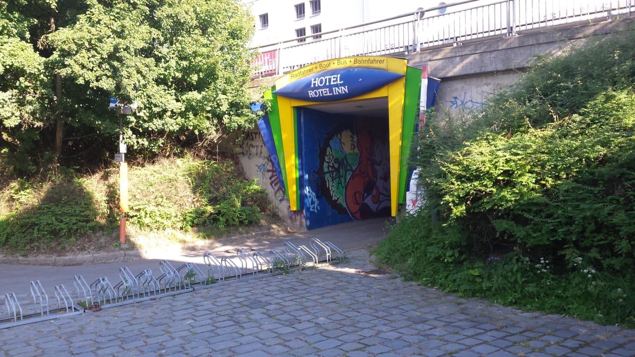 Zufahrt Hotel Rotel Inn