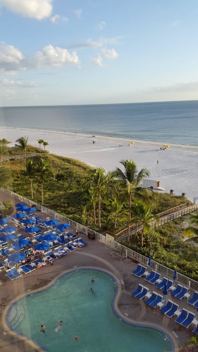 Pool und Strand  Hotel Pink Shell Beach Resort