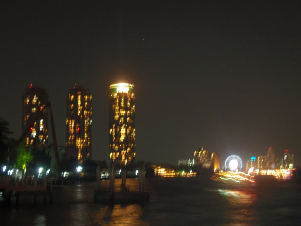 Das Chatrium Hotel - rechter Tower) Chatrium Hotel Riverside Bangkok