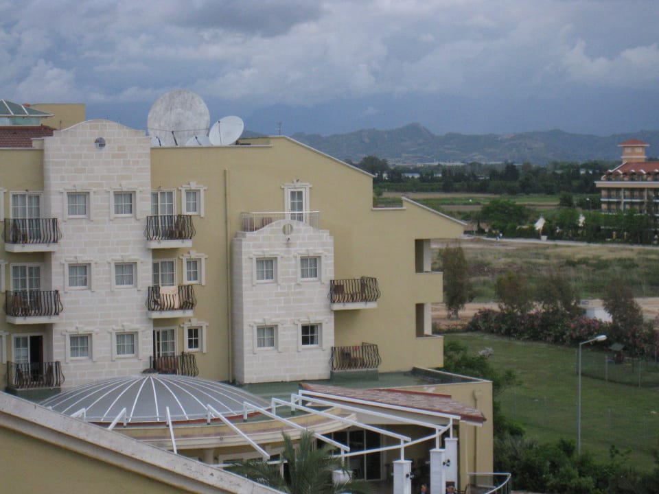 Вид на лобби бар и балкон Belek Beach Resort Hotel