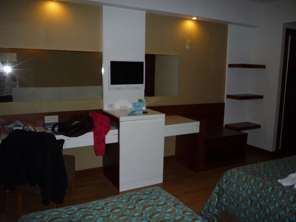 Der Flachbildfernseher im Doppelzimmer Seaden Sea World Resort & Spa