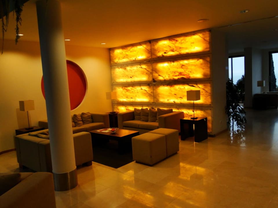 Lobby am Abend Caloura Hotel Resort