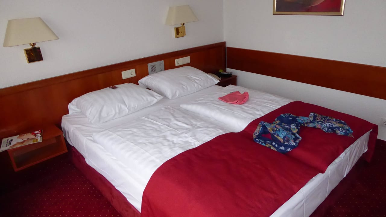 Bequemes Doppelbett Mercure Hotel Bad Dürkheim An Den Salinen