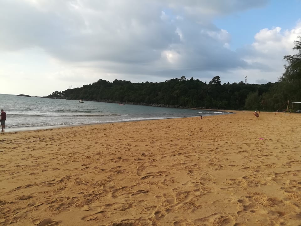 Abends 18.00 Uhr The Briza Beach Resort Khaolak