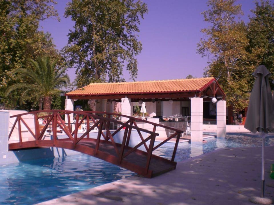 Poolbar Olympian Bay Grand Resort