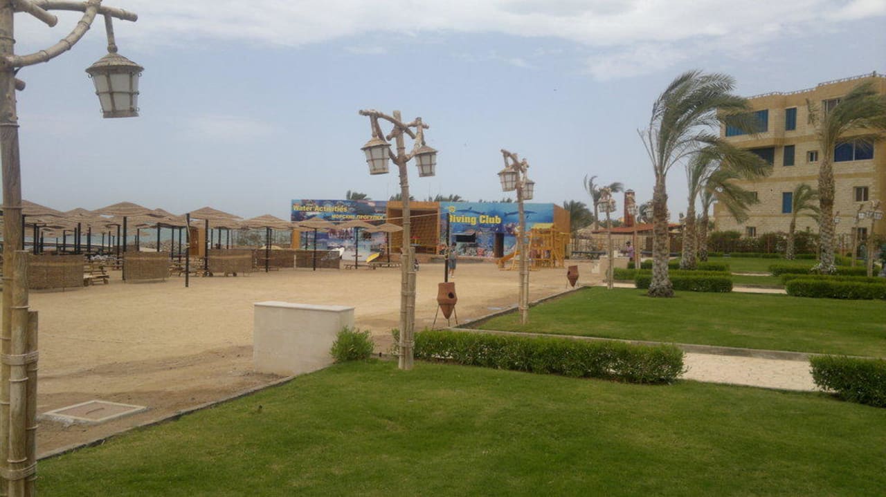 Boisko na plaży AMC Royal Hotel & SPA