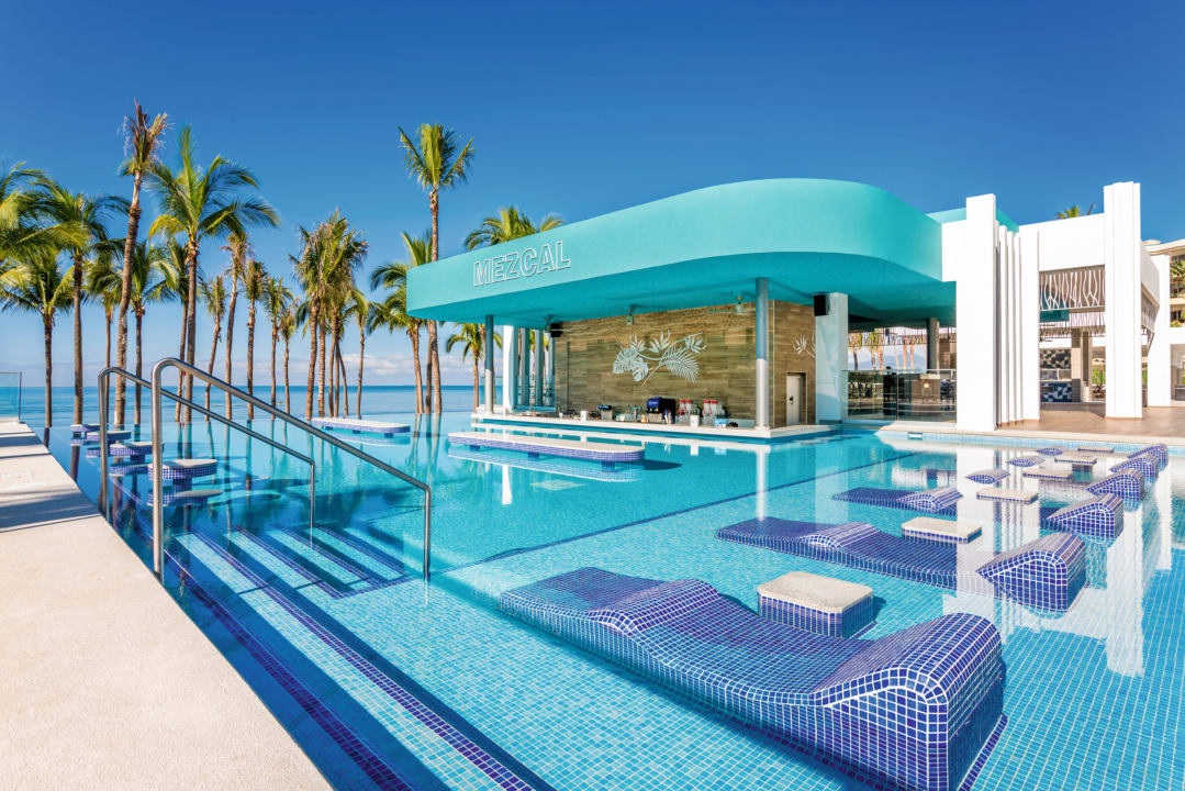 Pool Hotel Riu Vallarta