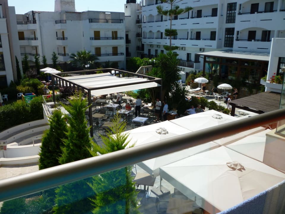 Blick aus Zimmer Nr. 242 auf Essbereich Albatros Spa & Resort Hotel