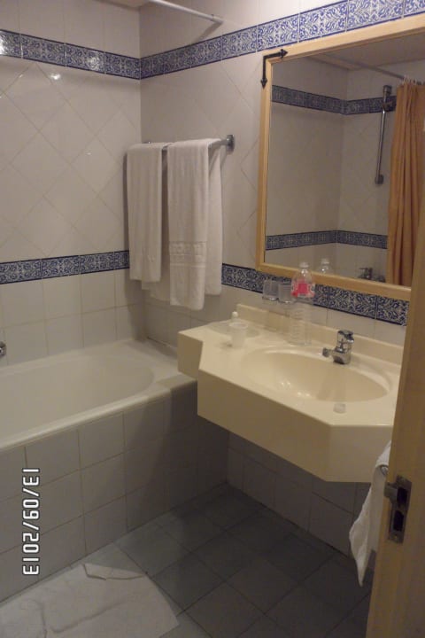 Bad Hotel El Mouradi Skanes Beach