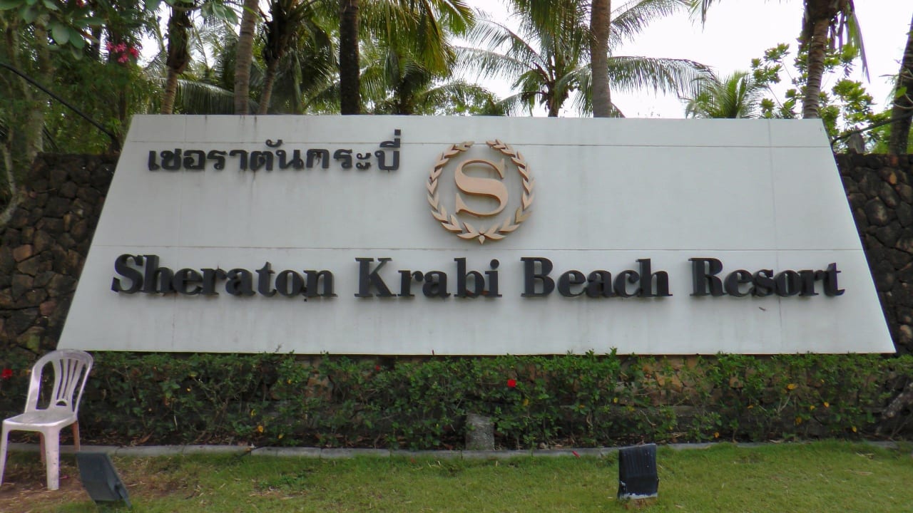 Zufahrt zum Resort Dusit Thani Krabi Beach Resort