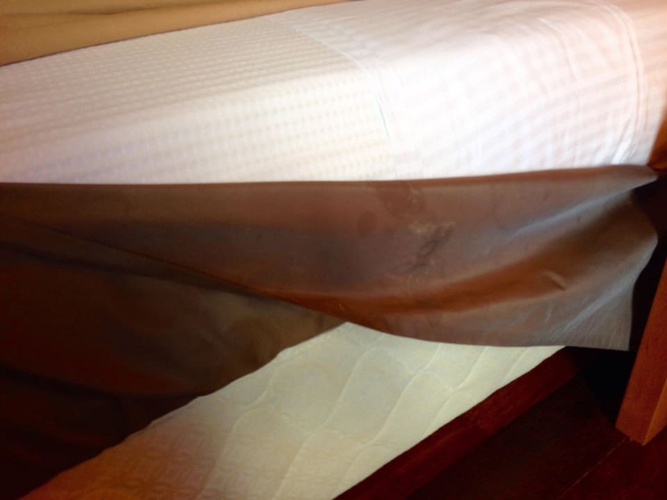 Flecken auf Bettunterdecke Hotel GDM Megaron Historical Monument Hotel