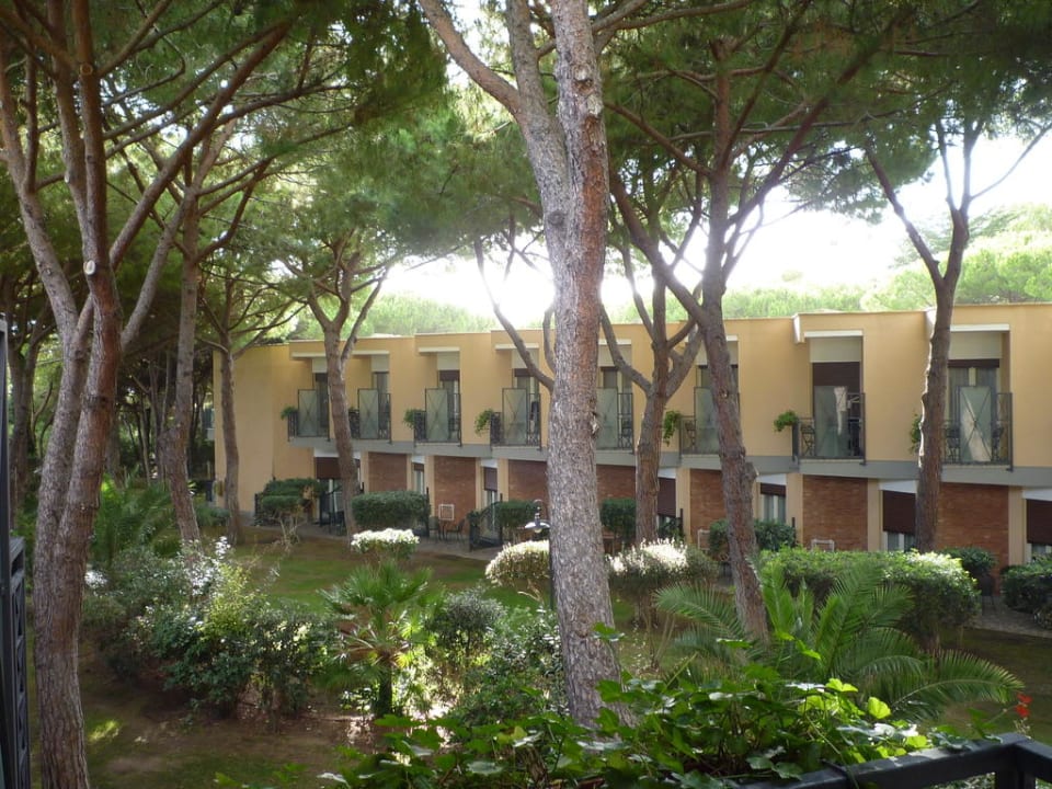 Ausblick in den schönen Garten Riva del Sole Resort & SPA