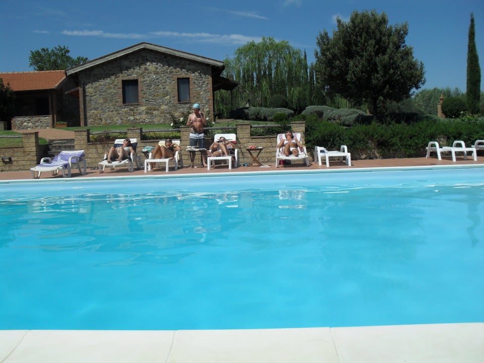 Camere sulla piscina Agriturismo Podere del Vescovo
