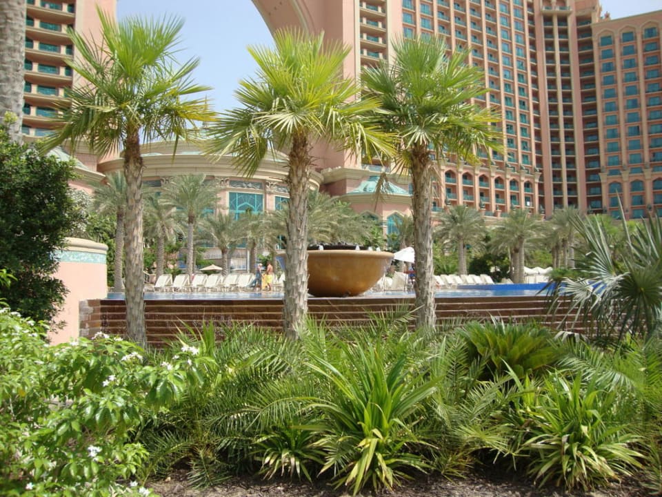 Poolanlage vor dem Hotel Atlantis, The Palm