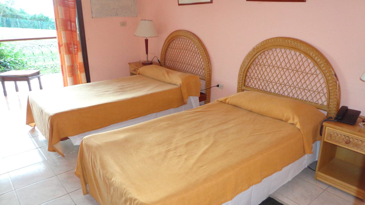 Betten und Terrasse Hotel Horizontes La Ermita