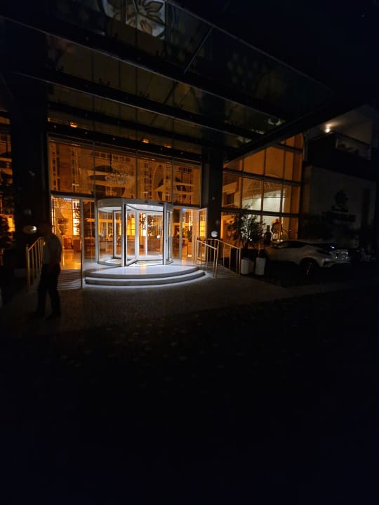 Lobby Well Palace Side