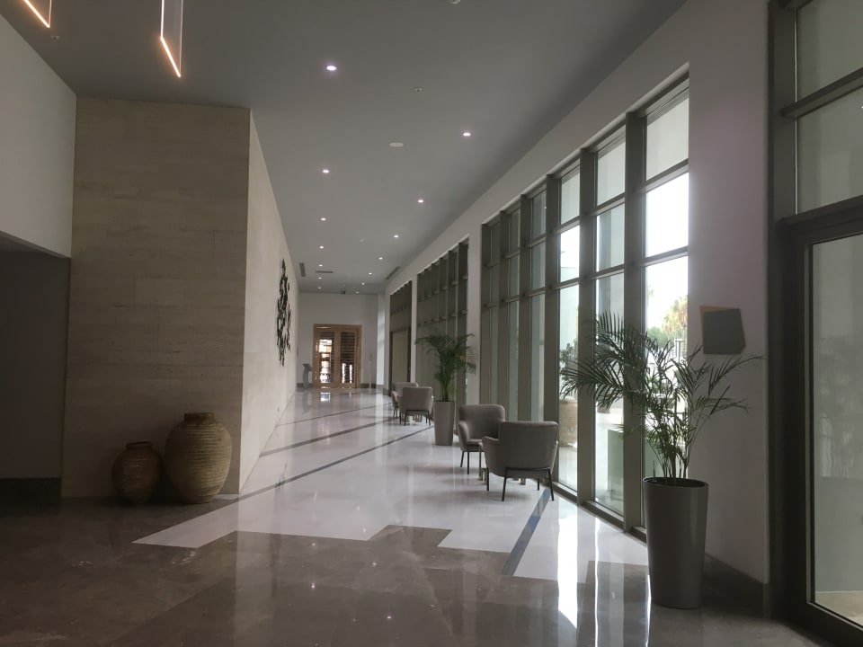 Weg zum Büffetrestaurant Acanthus Cennet Barut Collection