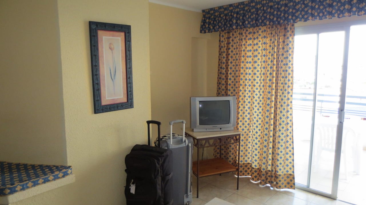 Living room with TV HOVIMA Santa Maria