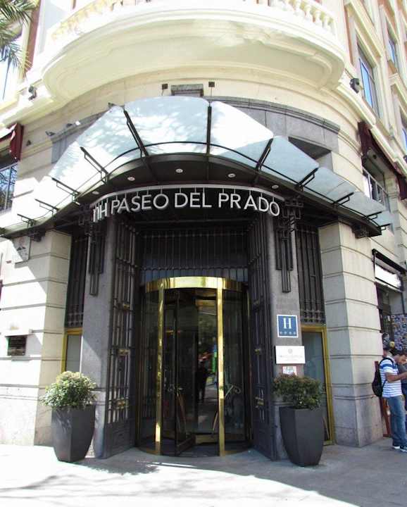 Entrance NH Collection Madrid Paseo del Prado