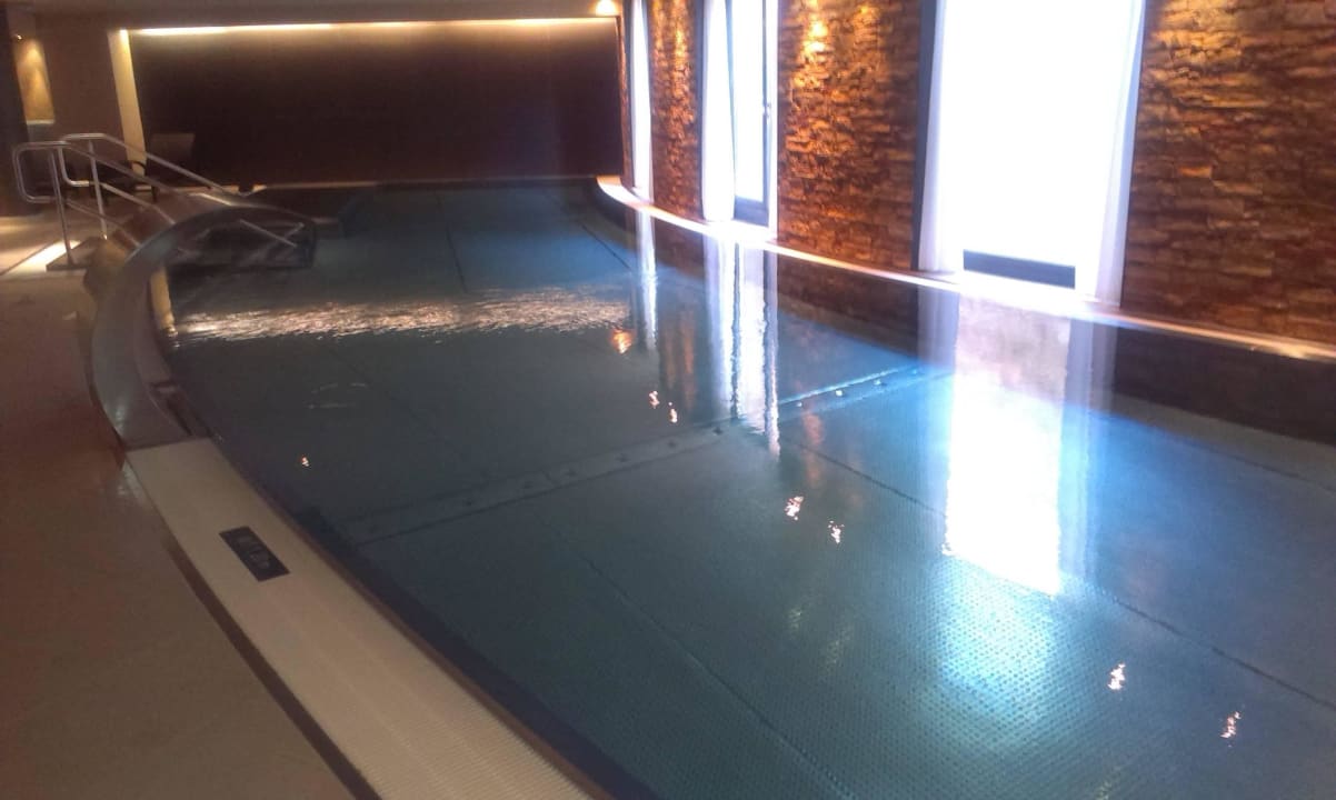 Herrlicher Infinitypool INFINITY Hotel & Conference Resort Munich