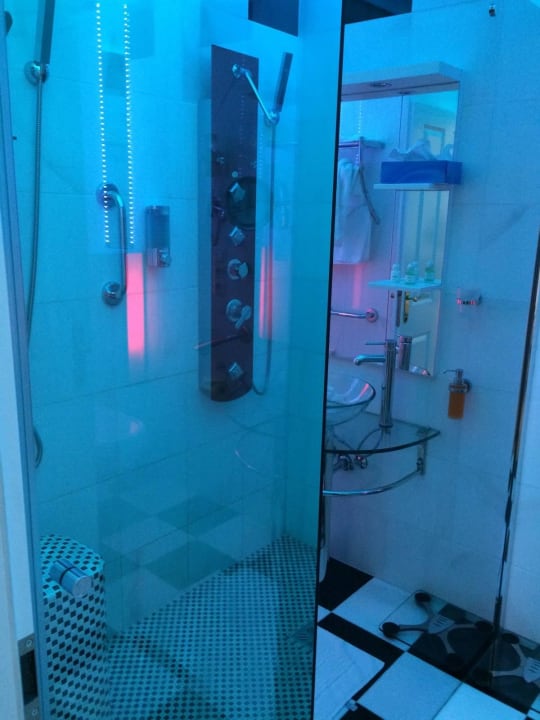 Dusche mit Waschtisch Hotel Höckner Plaza