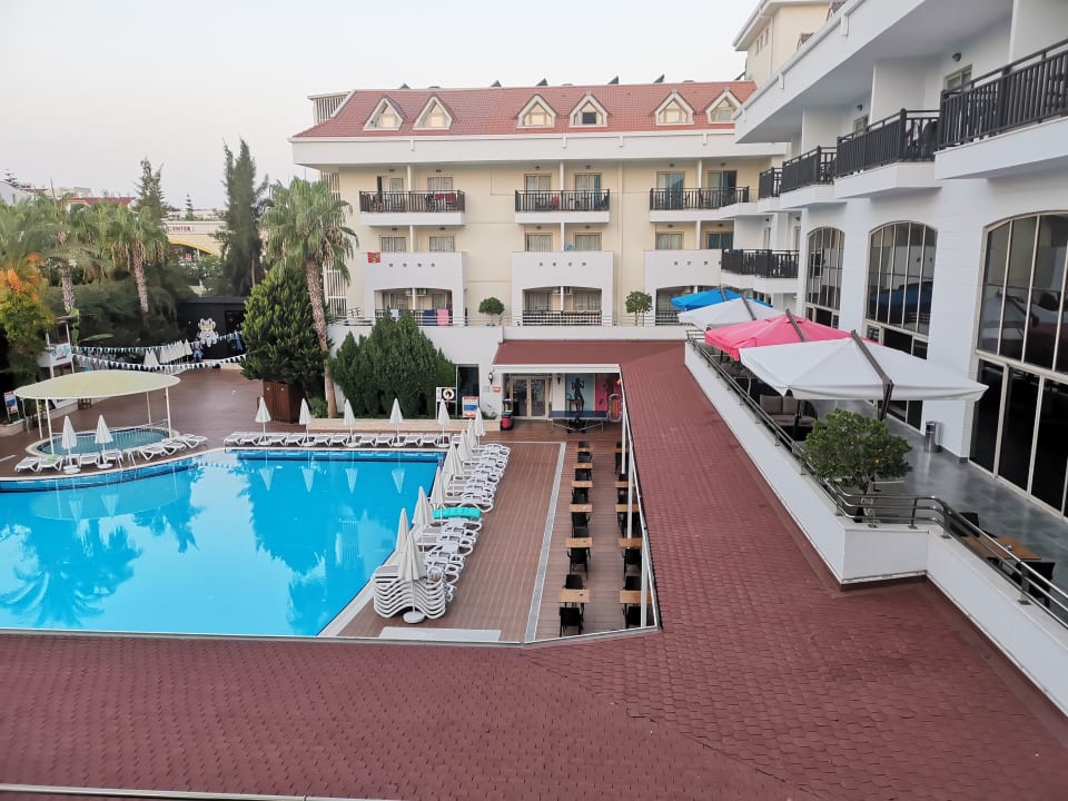 Pool Side Aquamarin Resort & Spa