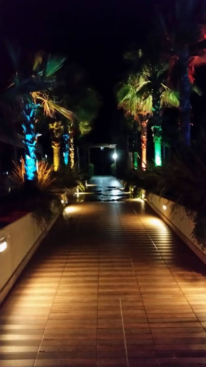 Vom Hotel zum Strand bei Nacht  Sentido Trendy Verbena Beach