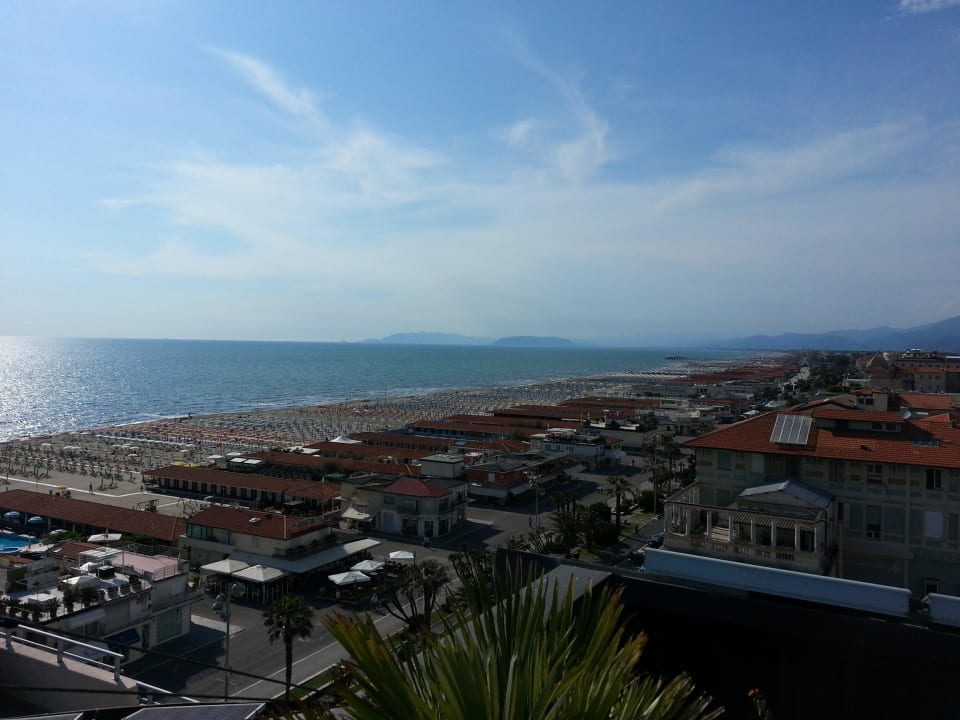 Von der Dachterrasse Hotel Astor