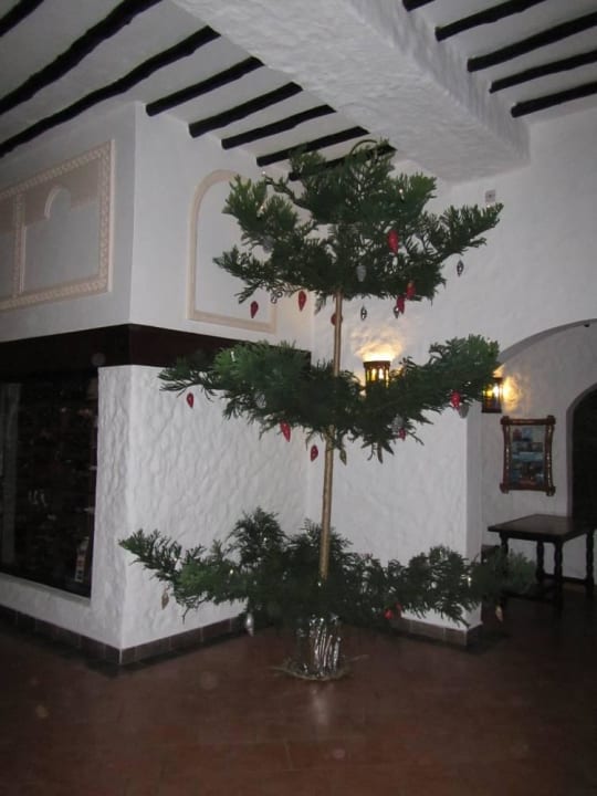 Weihnachtsbaum in Lobby Hotel Diani Sea Lodge