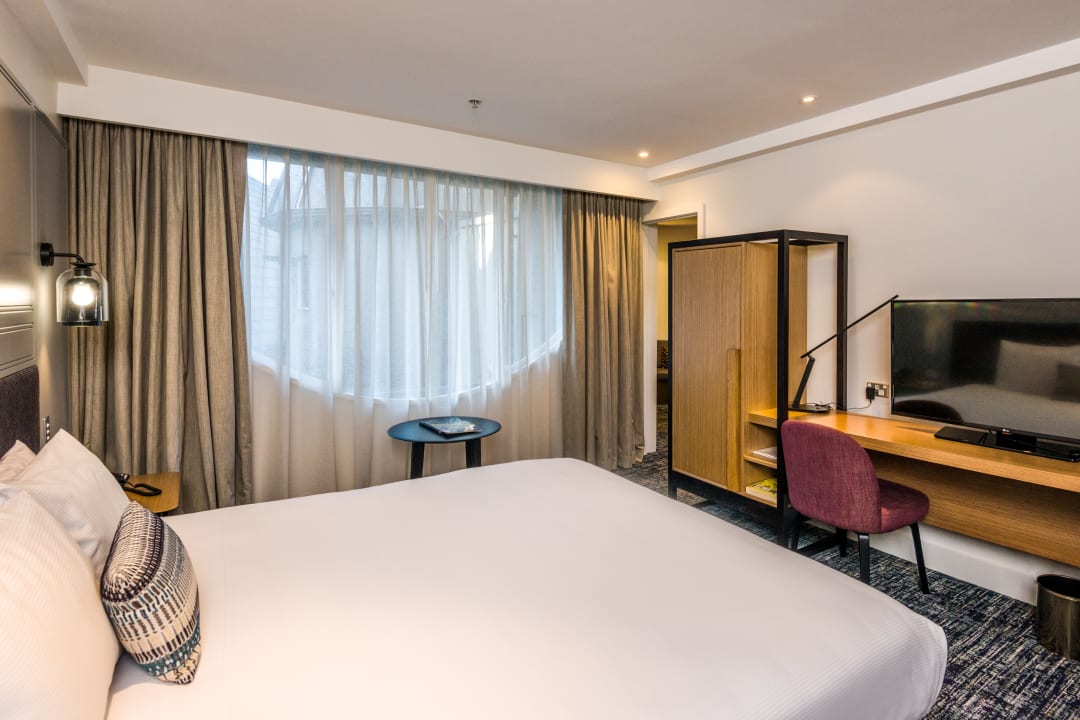 Zimmer Chateau on the Park - Christchurch, a DoubleTree by Hilton
