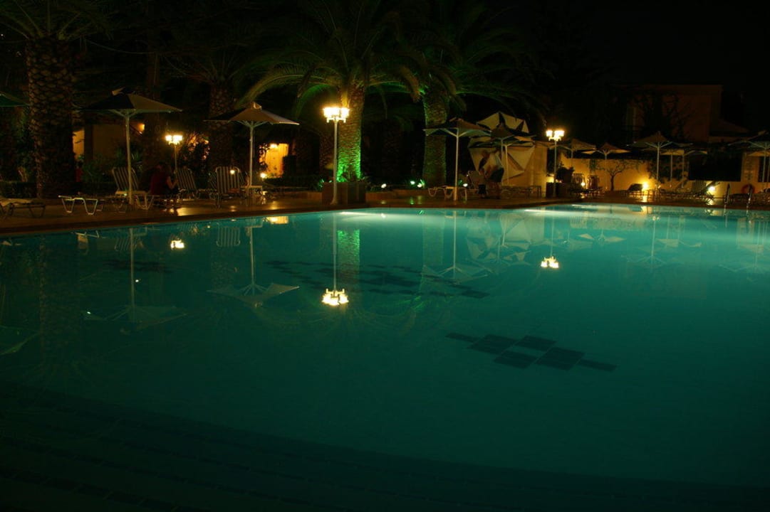 Pool Vantaris Luxury Beach Resort