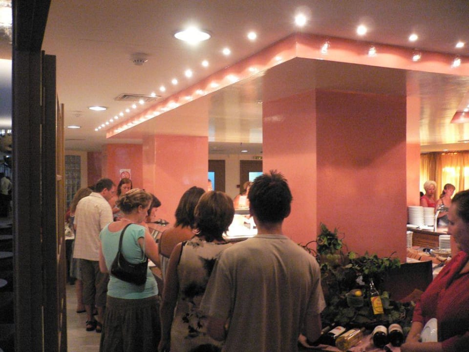 Warteschlange allsun Hotel Carolina Mare