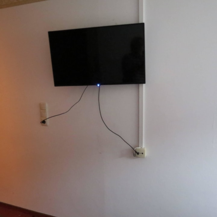 TV  mit wenigen Programmen Hotel Ellenzer Goldbäumchen