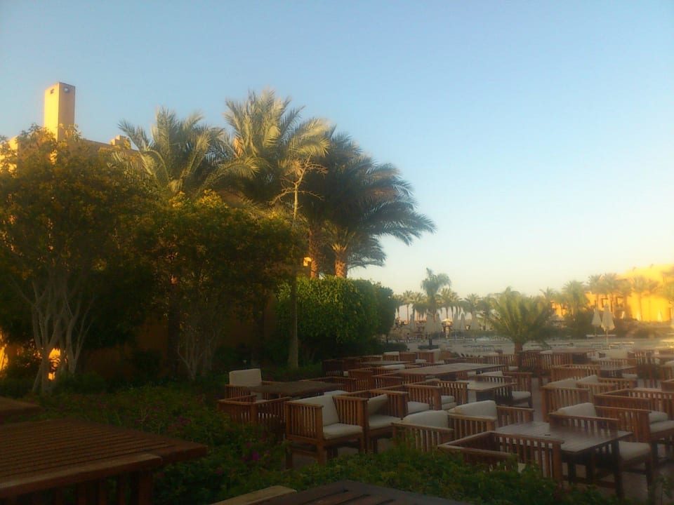 Столики на улице Stella Beach Resort & Spa Makadi Bay