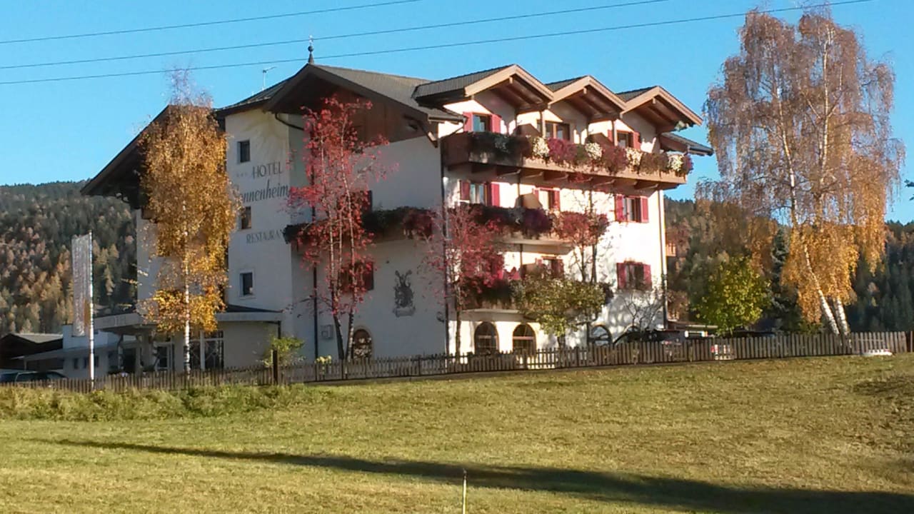 Hotel von der Einfahrt aus gesehen Hotel Sonnenheim
