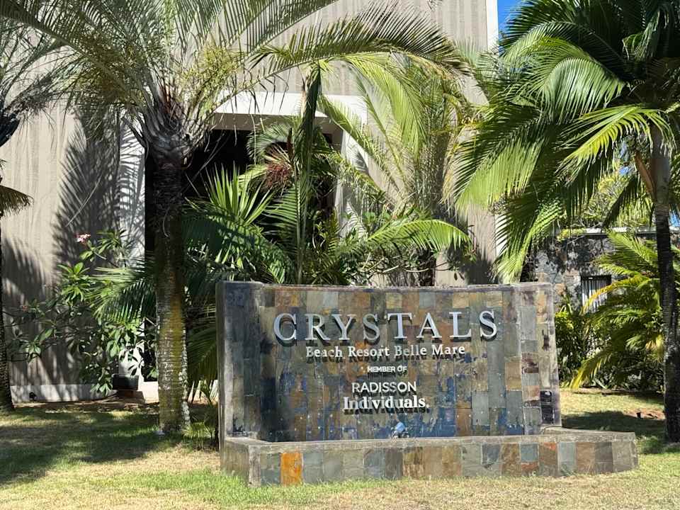 Außenansicht Crystals Beach Resort Belle Mare, a member of Radisson Individuals
