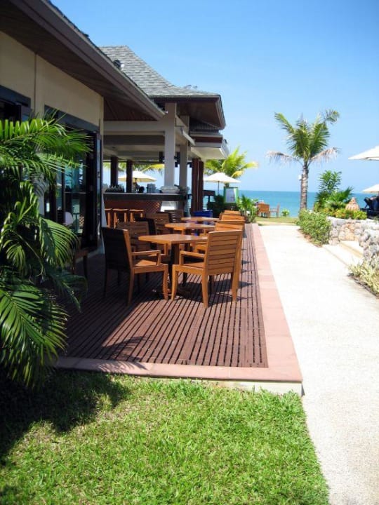 Blick auf das Restaurant La Flora Khao Lak