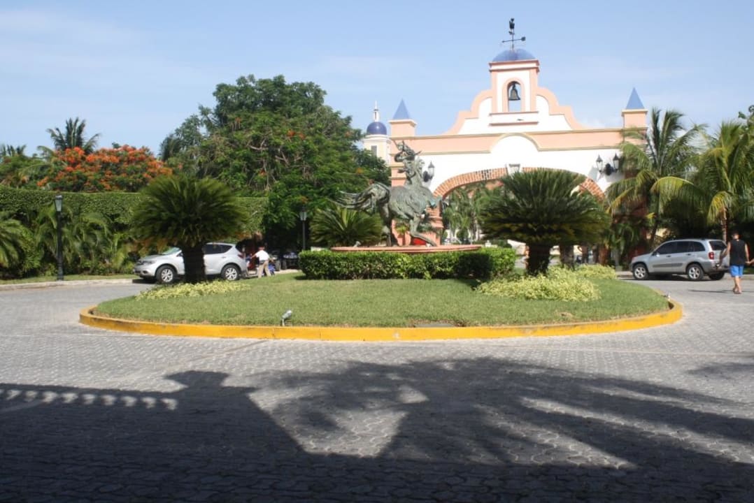 Hoteleinfahrt Hotel Riu Tequila