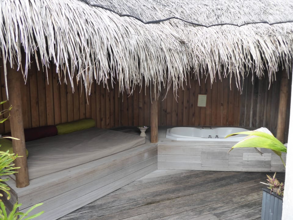 Jacuzzi Beach Villa Kuredu Island Resort & Spa