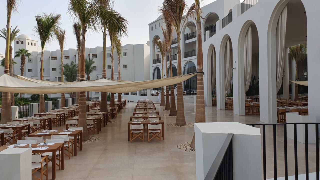 Gastro Serry Beach Resort