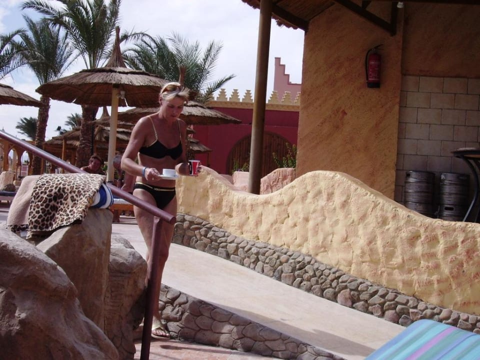 Kaffee-Nachschub Pickalbatros Alf Leila Wa Leila Resort - Neverland Hurghada