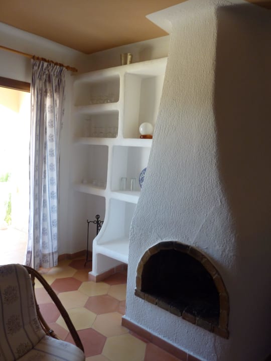 Kamin im Wohnraum Hotel Aldea Cala Fornells 2